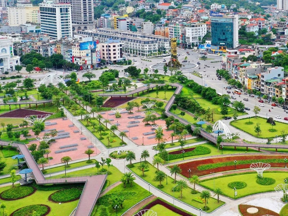 Công viên hoa Hạ Long nằm ở trung tâm thành phố