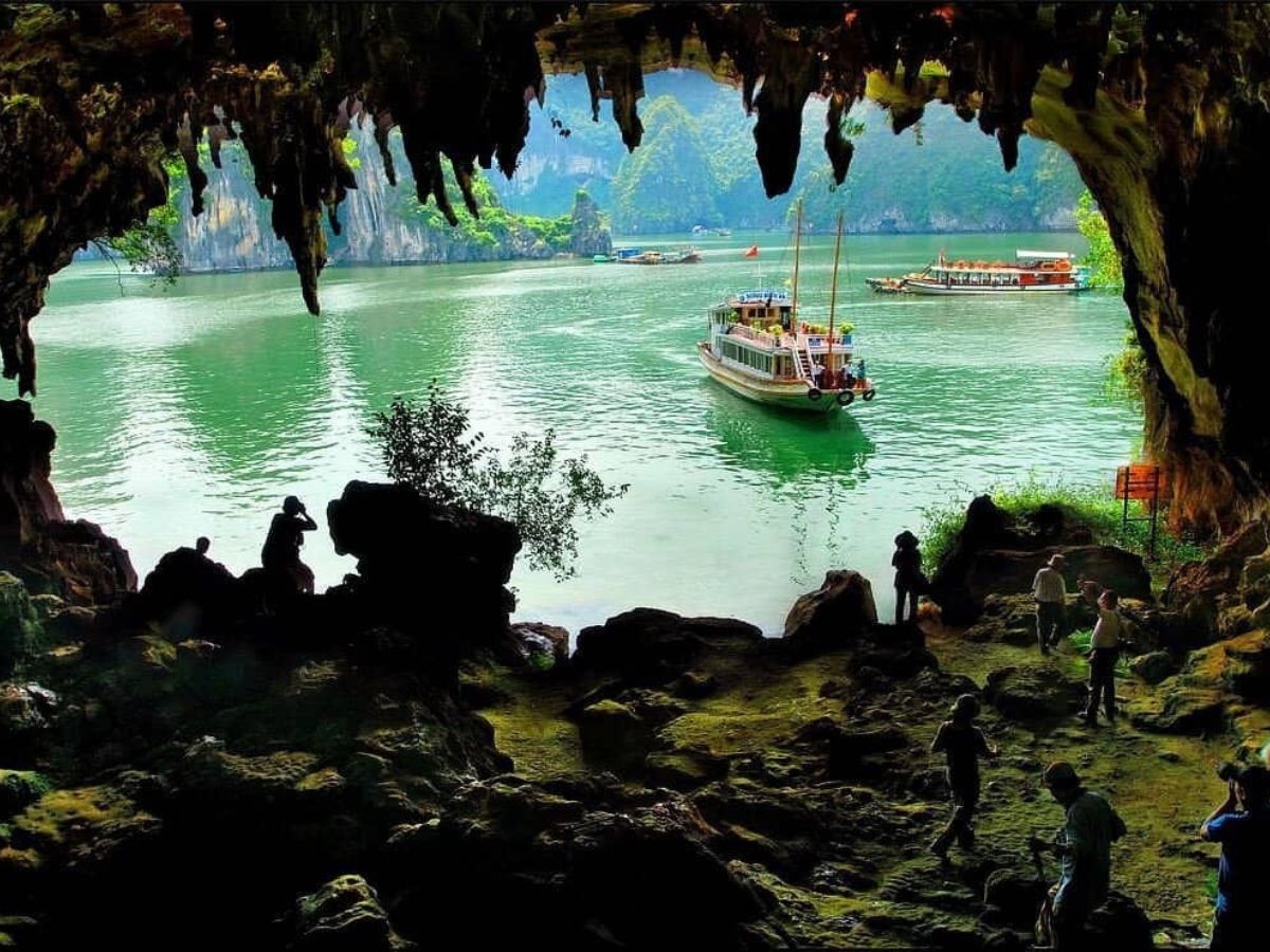 Hang Trống là kỳ quan tự nhiên và di sản văn hóa đặc sắc nhất của vịnh Hạ Long