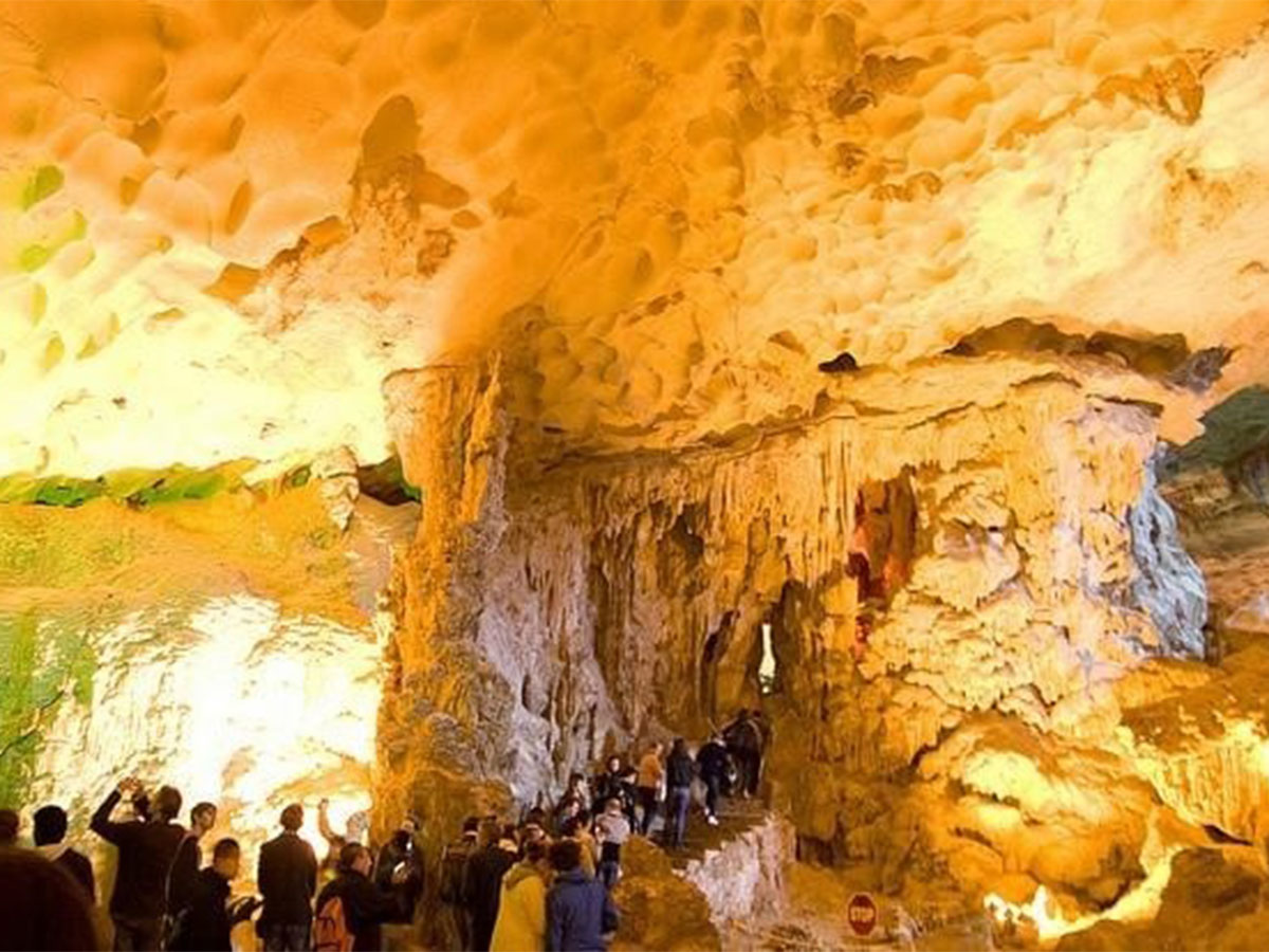 Trải nghiệm tại hang Đầu Gỗ