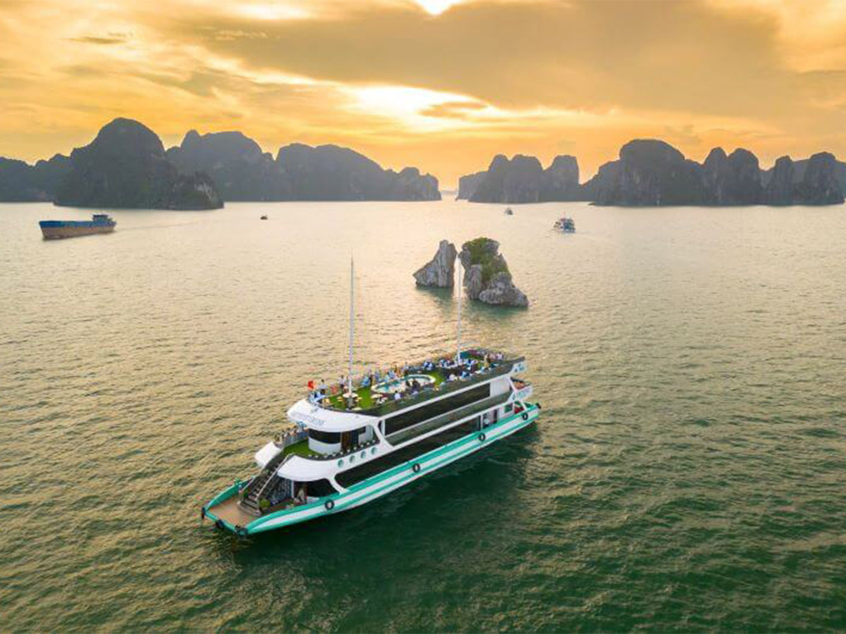 Trải nghiệm du lịch của hòn Trống Mái.