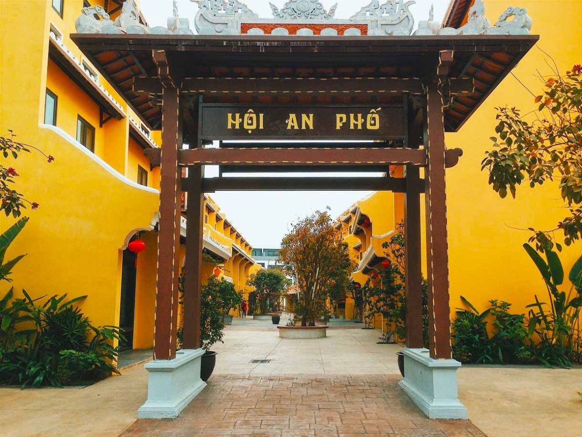 Phố cổ Bãi Cháy có thiết kế mô phỏng phố cổ Hà Nội và Hội An.