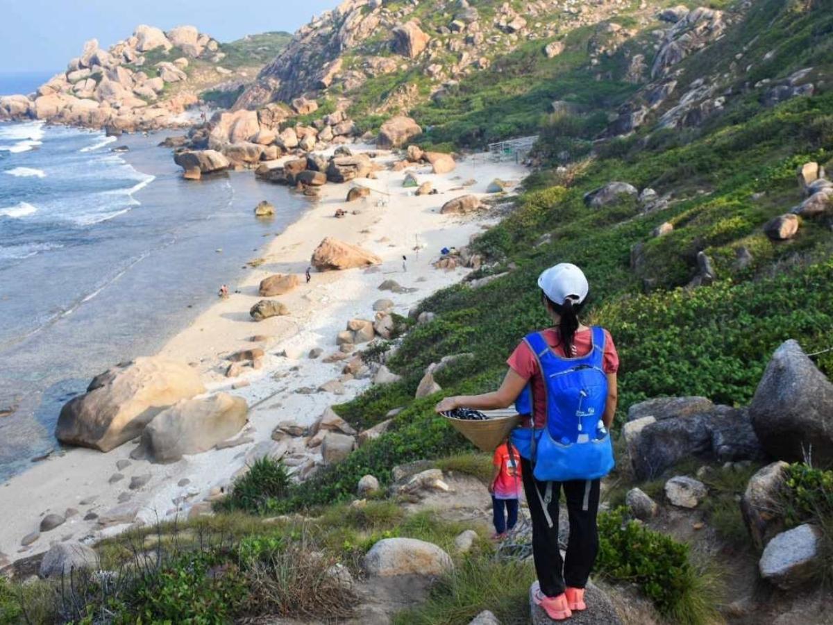 Bãi Đầu Đông được xem là chốn đẹp nhất của Đảo Vĩnh Thực.