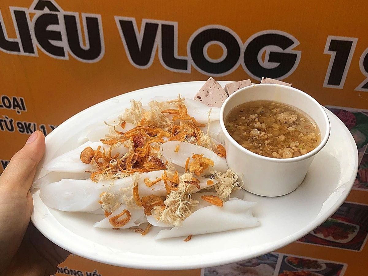 Bánh gật gù chuẩn vị ngon nhất khi chấm nước mắm chưng thịt hoặc khâu nhục.