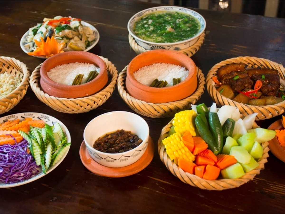 Gợi ý lịch trình ăn trưa Hạ Long.