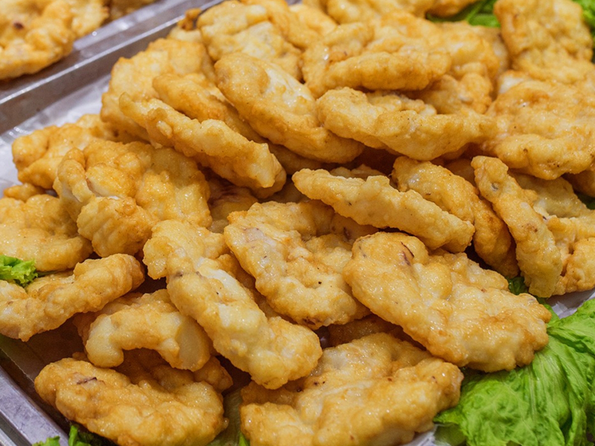 Chả mực Hạ Long vàng ươm, thơm nức mũi.