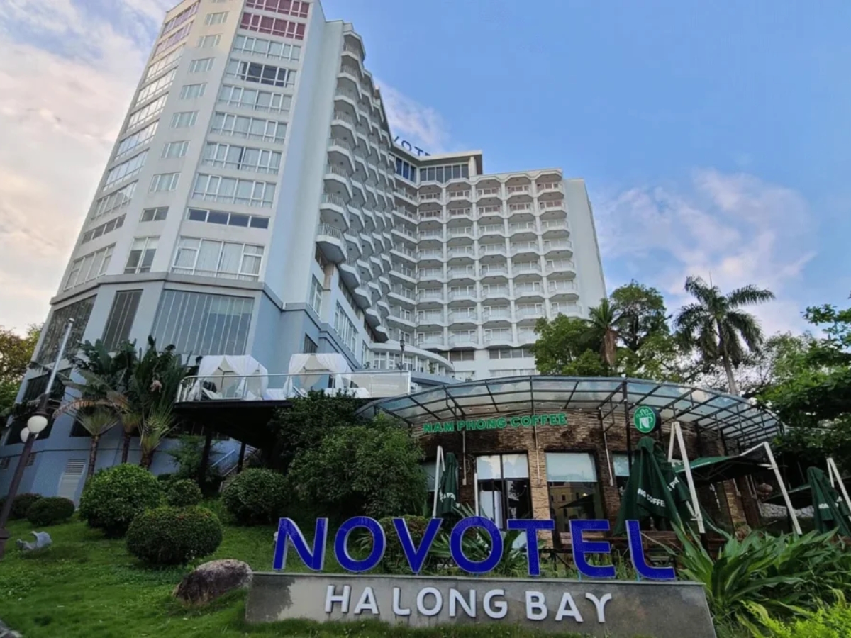 Khách sạn Novotel với không gian sang trọng, đẳng cấp.