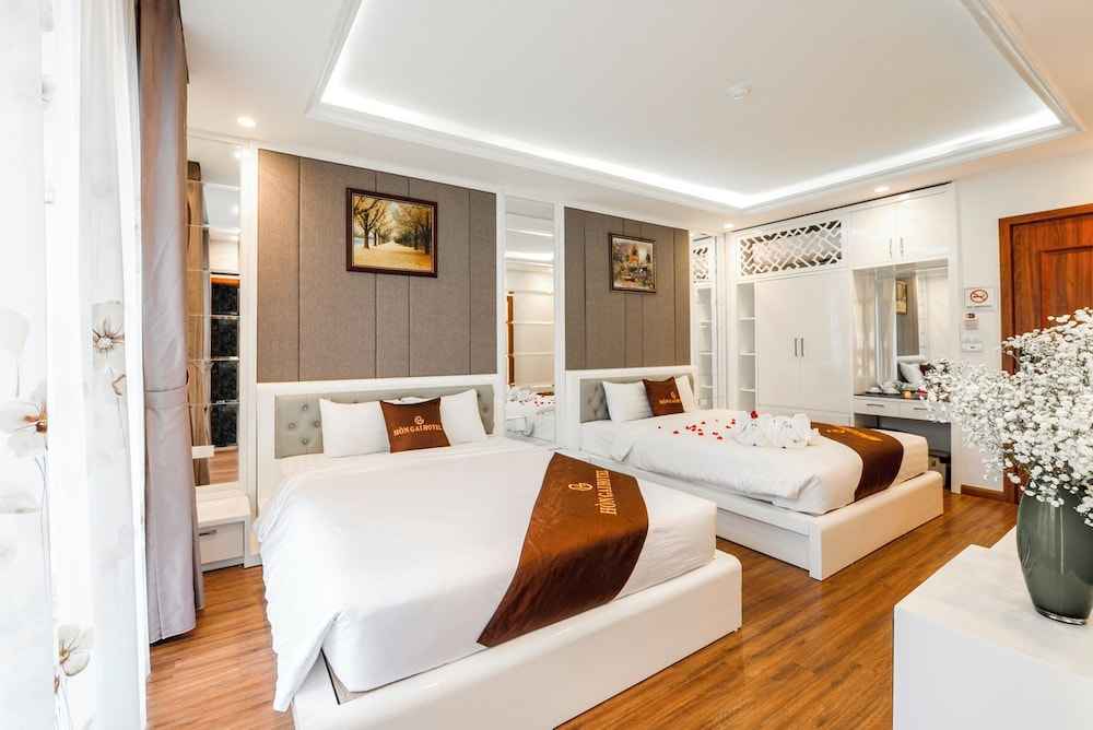 Hòn Gai Hotel có phòng ngủ tương đối rộng rãi so với phân khúc giá.