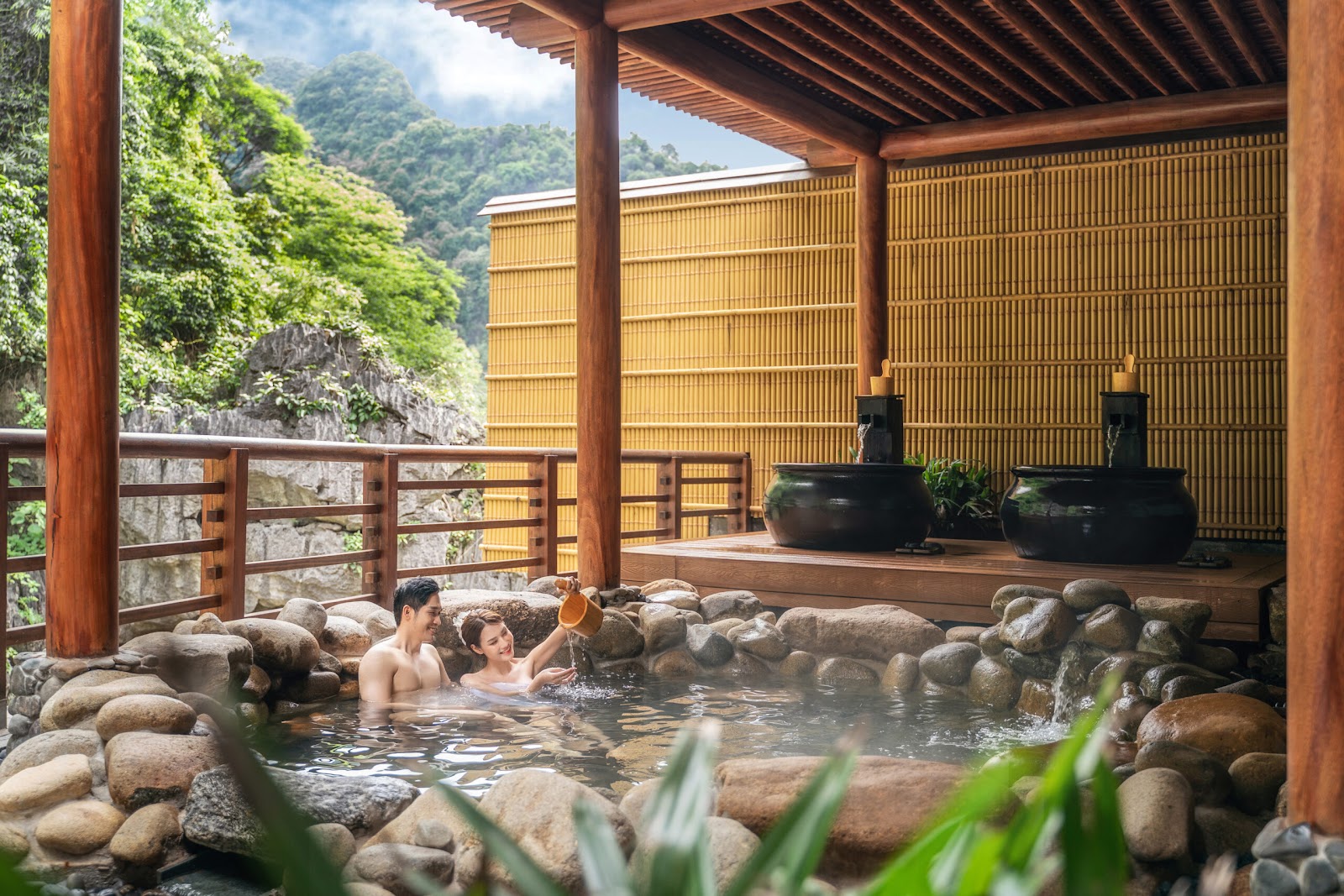 Trải nghiệm tắm onsen độc đáo tại Yoko Onsen Quang Hanh.