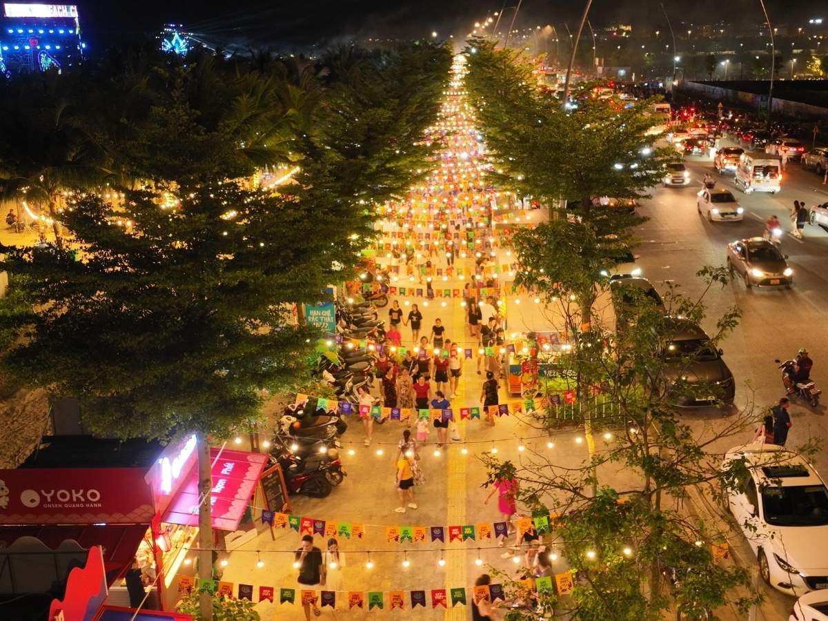 Hệ thống giải trí đêm tại chợ đêm Hạ Long được thiết kế để phù hợp với mọi lứa tuổi và sở thích.