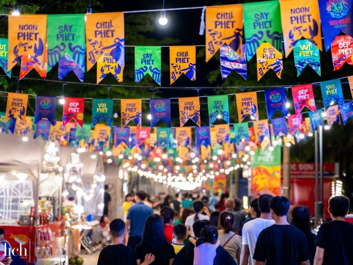 Với lưu lượng hàng ngàn khách mỗi ngày, chợ đêm Hạ Long đã khẳng định vị thế là điểm đến không thể bỏ lỡ. (Nguồn: Tạp chí Du lịch)