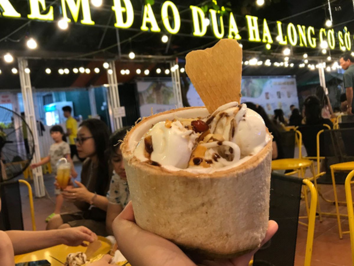 Không khí nhộn nhịp của các quán ăn vặt Hạ Long khi thành phố lên đèn