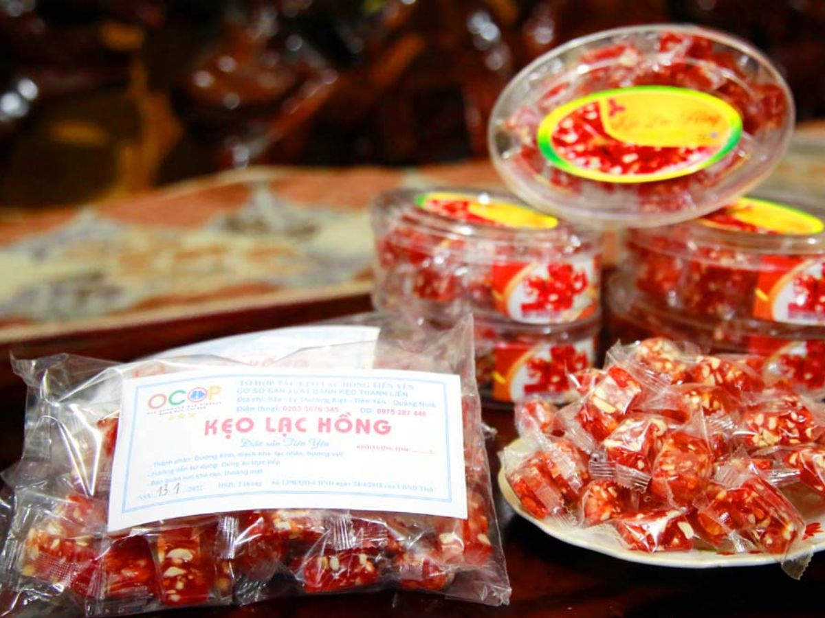 Kẹo Lạc Hồng giòn tan, thơm bùi.