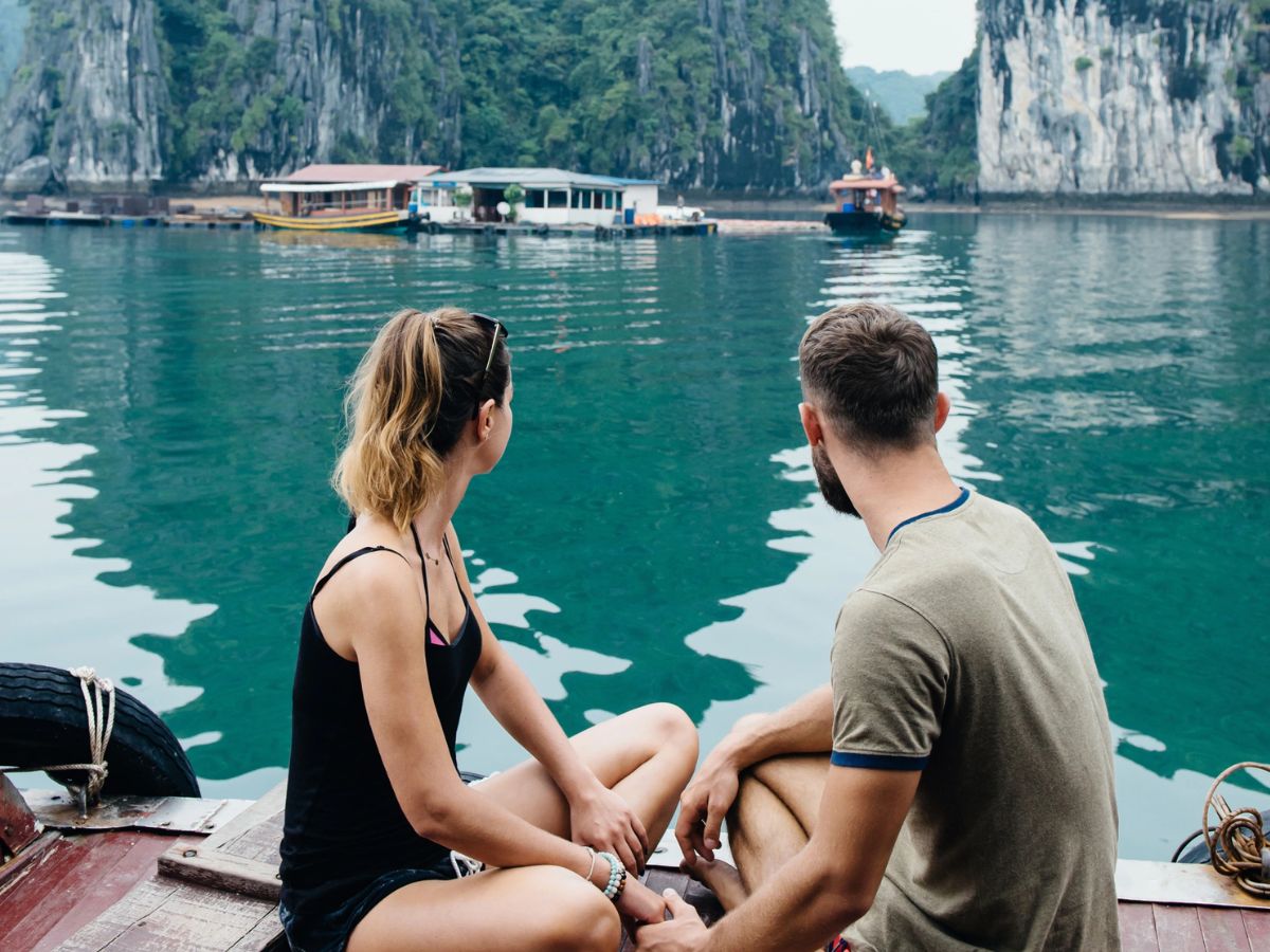 Thời điểm lý tưởng để khám phá Hòn Gai là mùa xuân và mùa thu, khi trời trong, biển lặng, thích hợp tắm biển, dạo phố và check-in những góc đẹp nhất bên vịnh Hạ Long.