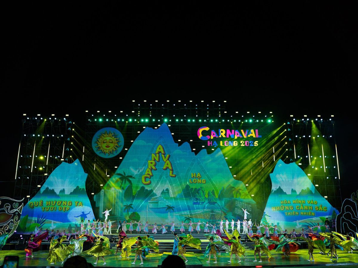 Lễ hội Carnaval Hạ Long rực rỡ sắc màu với những màn diễu hành, âm nhạc và pháo hoa hoành tráng