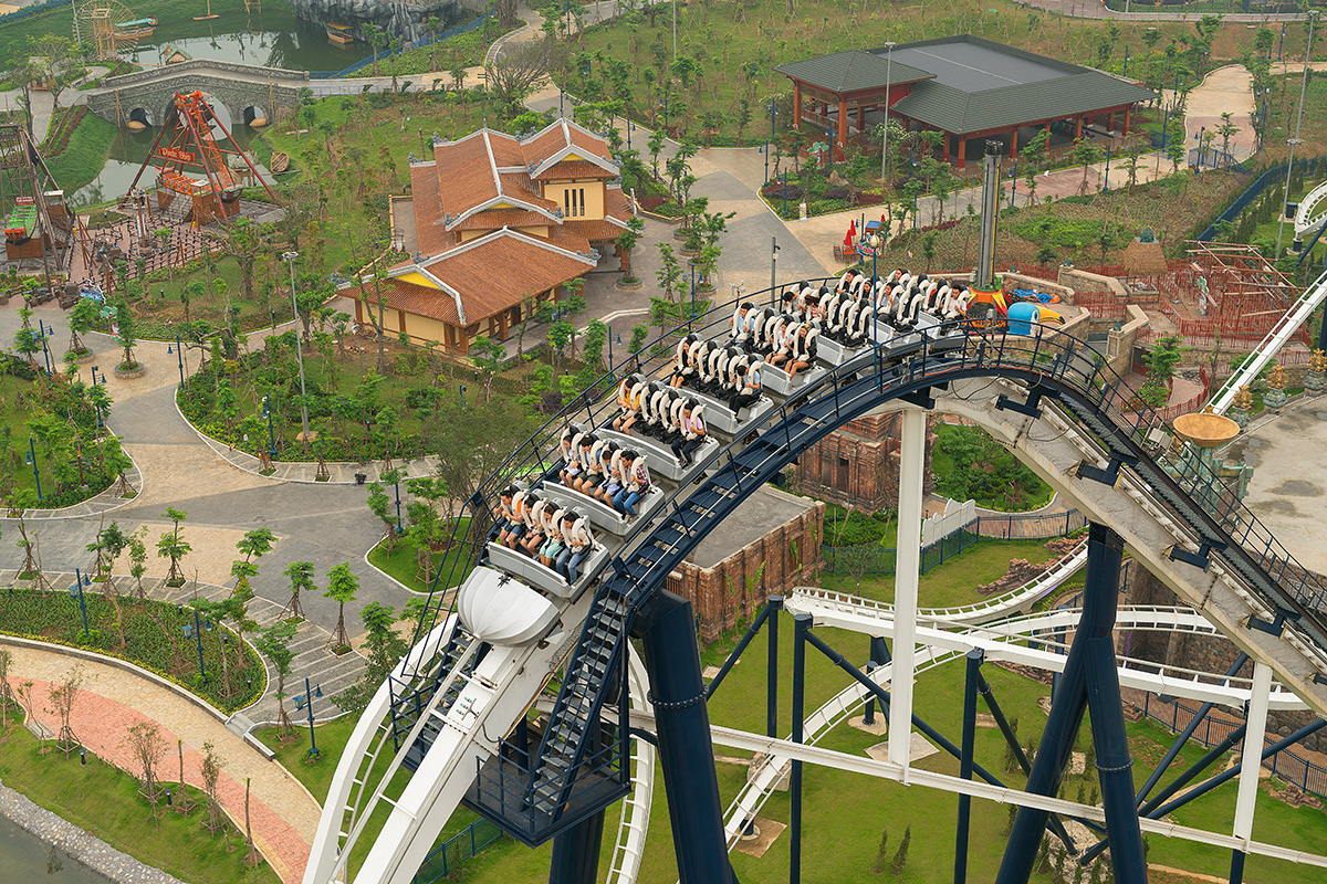 Công viên Rồng quy tụ nhiều trò chơi cảm giác mạnh, hấp dẫn, phù hợp với nhiều lứa tuổi.