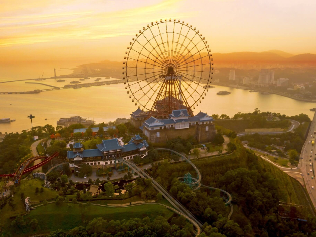 Tận hưởng khoảnh khắc hoàng hôn khi ngồi trên Đu quay Nữ Hoàng là một trải nghiệm đáng nhớ cho tất cả du khách