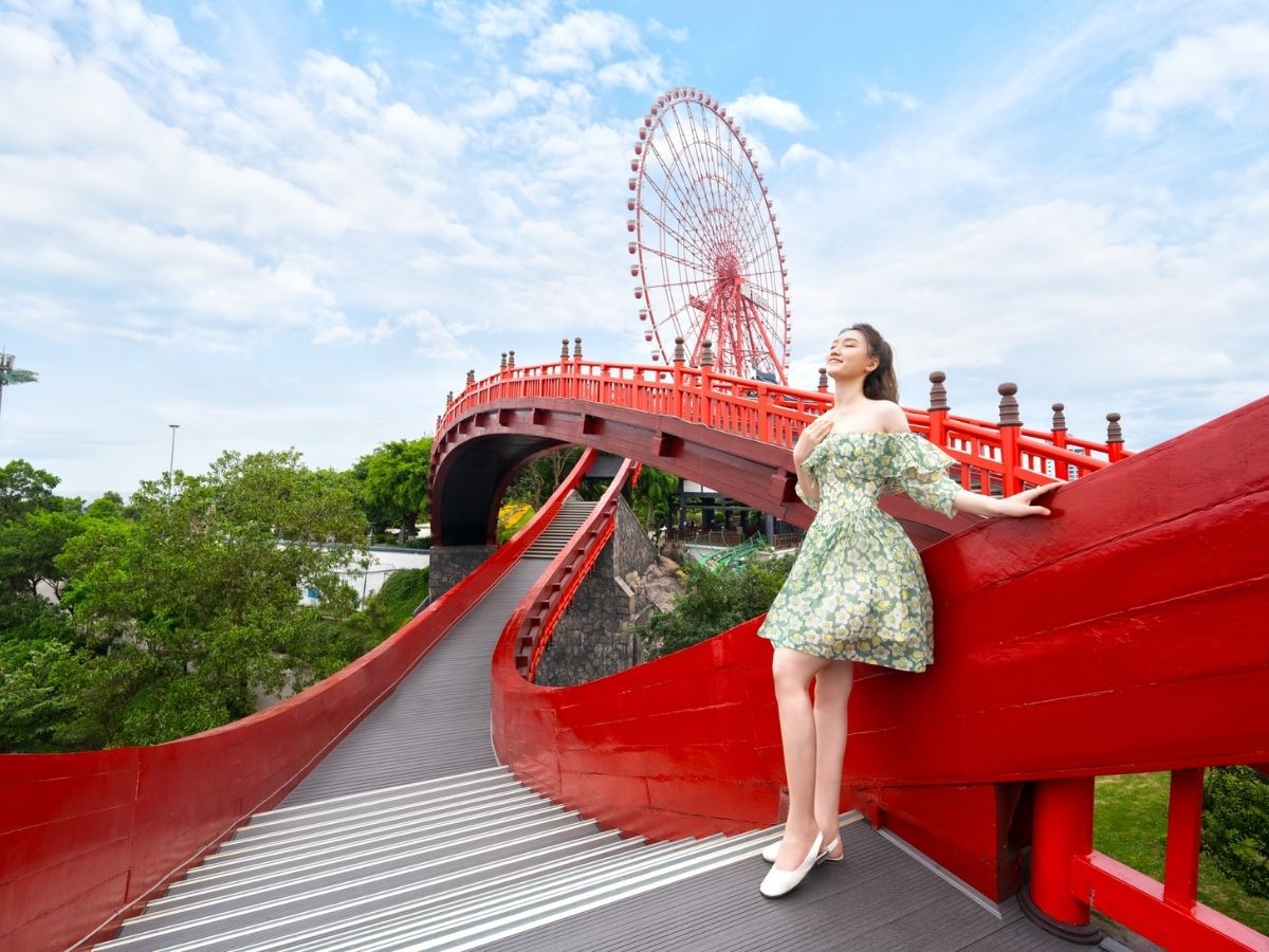 Nhận phòng khách sạn, tham quan Sun World Ha Long và vui chơi các trò giải trí.