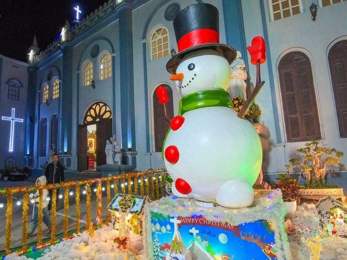 Quảng Ninh khoác lên mình một diện mạo hoàn toàn khác với nhiều địa điểm chụp ảnh Noel ở Quảng Ninh được trang trí rực rỡ sắc màu