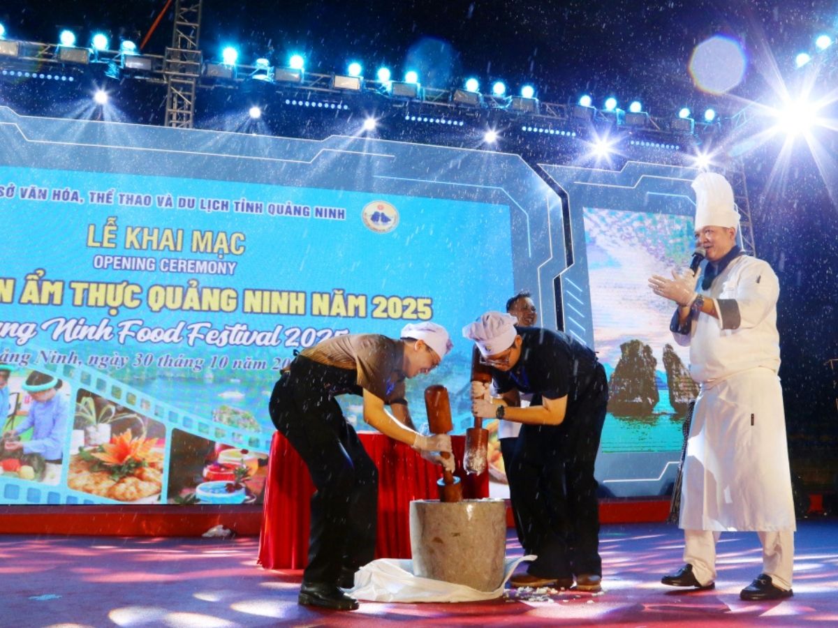 Festival ẩm thực Quảng Ninh tổ chức tại Quảng trường Sun Carnival.