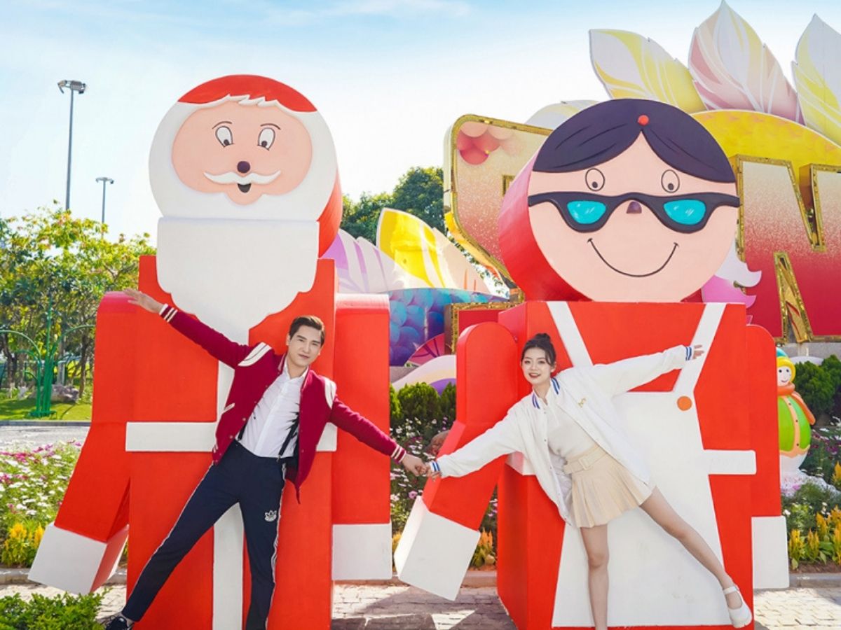 Sau bữa trưa tại nhà hàng Crystal Court, di chuyển bằng xe đưa đón của resort đến Sun World Ha Long.