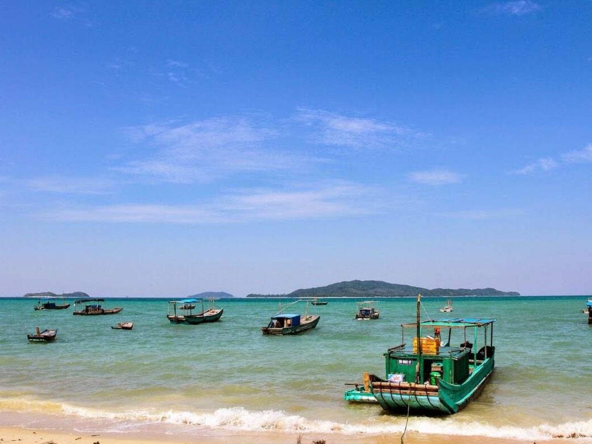 Bãi tắm Hồng Vàn Đồng Tiến Cô Tô Quảng Ninh là điểm du lịch xanh.