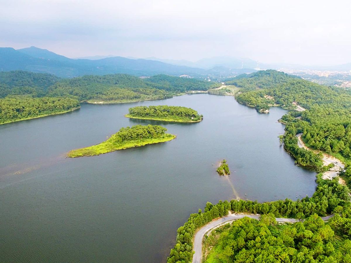 Hồ Yên Trung Quảng Ninh là điểm du lịch sinh thái hấp dẫn