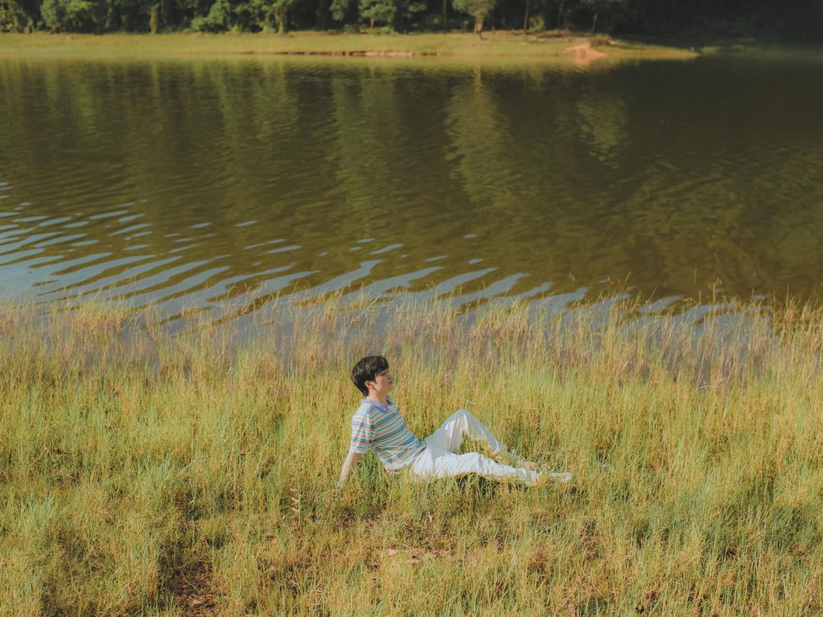 Hồ Yên Trung có khí hậu mát mẻ và phong cảnh núi rừng hài hòa