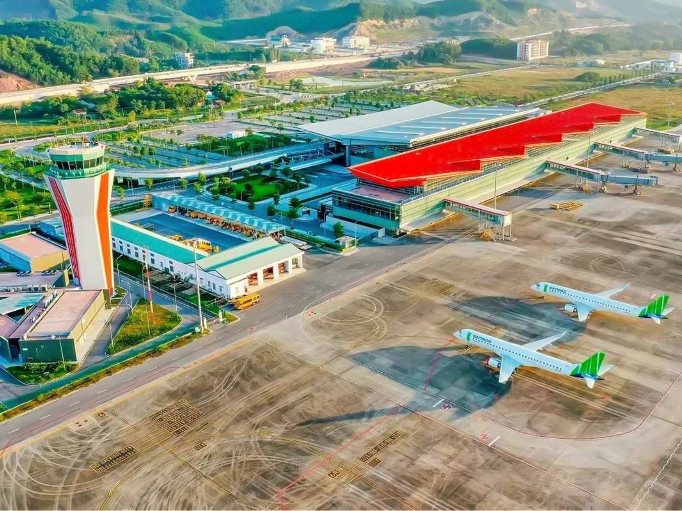 Từ sân bay Vân Đồn, chỉ mất từ 1 đến 1.5 giờ để về Uông Bí, rất thuận tiện cho du khách khởi hành bằng đường hàng không. (Nguồn: Sưu tầm)