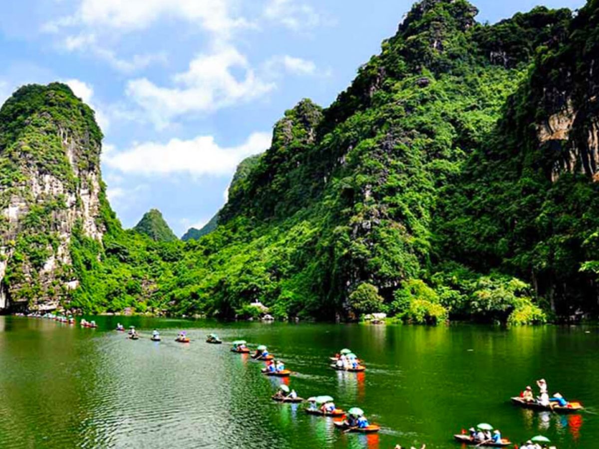 Nếu có nhiều thời gian combo kết hợp Hạ Long với Yên Tử hoặc Tràng An rất đáng cân nhắc. (Nguồn: Sưu tầm)