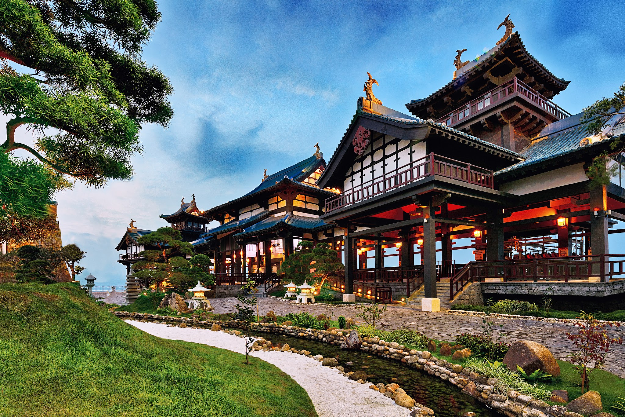 Tránh thời điểm nắng gắt giúp trải nghiệm Sun World Ha Long tốt hơn.
