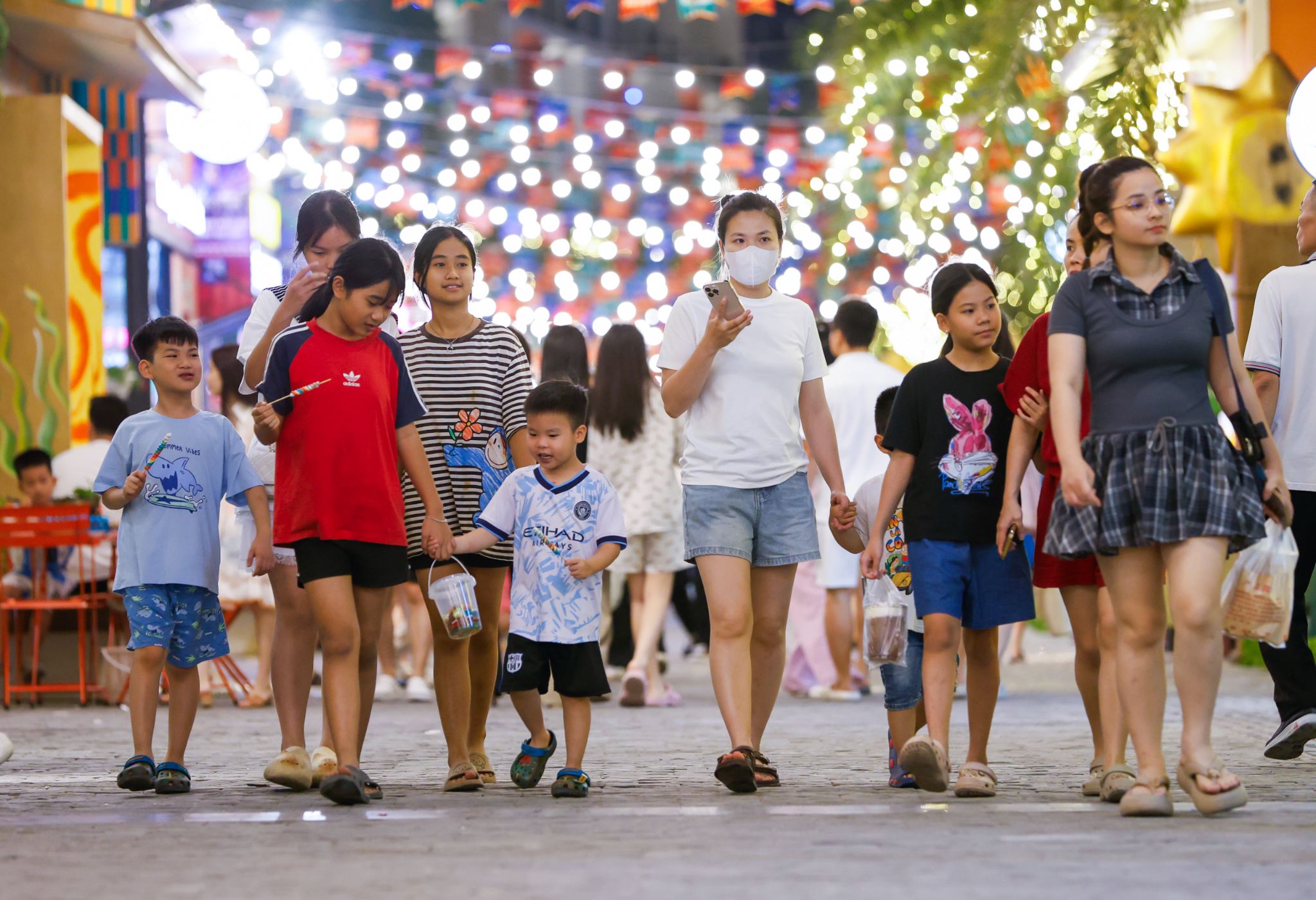 Chợ đêm VUI-Fest trở thành điểm đến phù hợp với mọi đối tượng du khách.