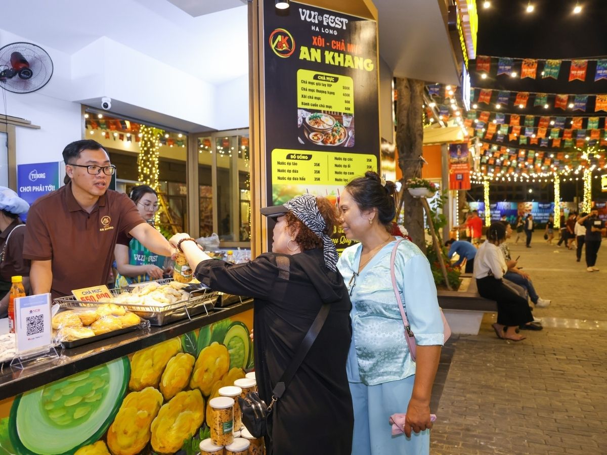 Khi tìm hiểu nên đi VUI-Fest lúc nào, nhiều du khách thường bỏ qua yếu tố thời điểm, nhưng thực tế đây lại là yếu tố quyết định lớn đến trải nghiệm.