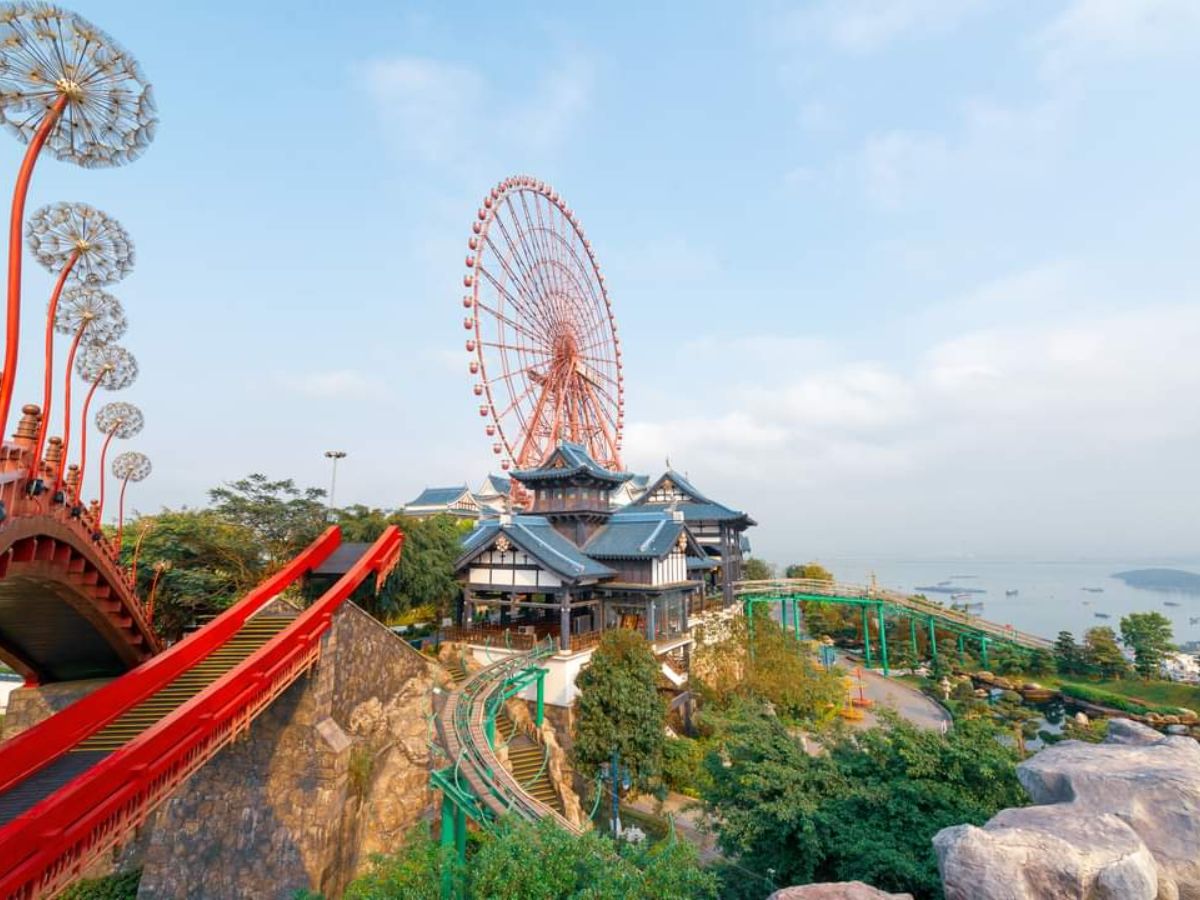 Sun World Ha Long là tổ hợp giải trí hấp dẫn giúp du lịch Hạ Long mùa hè thêm sôi động.