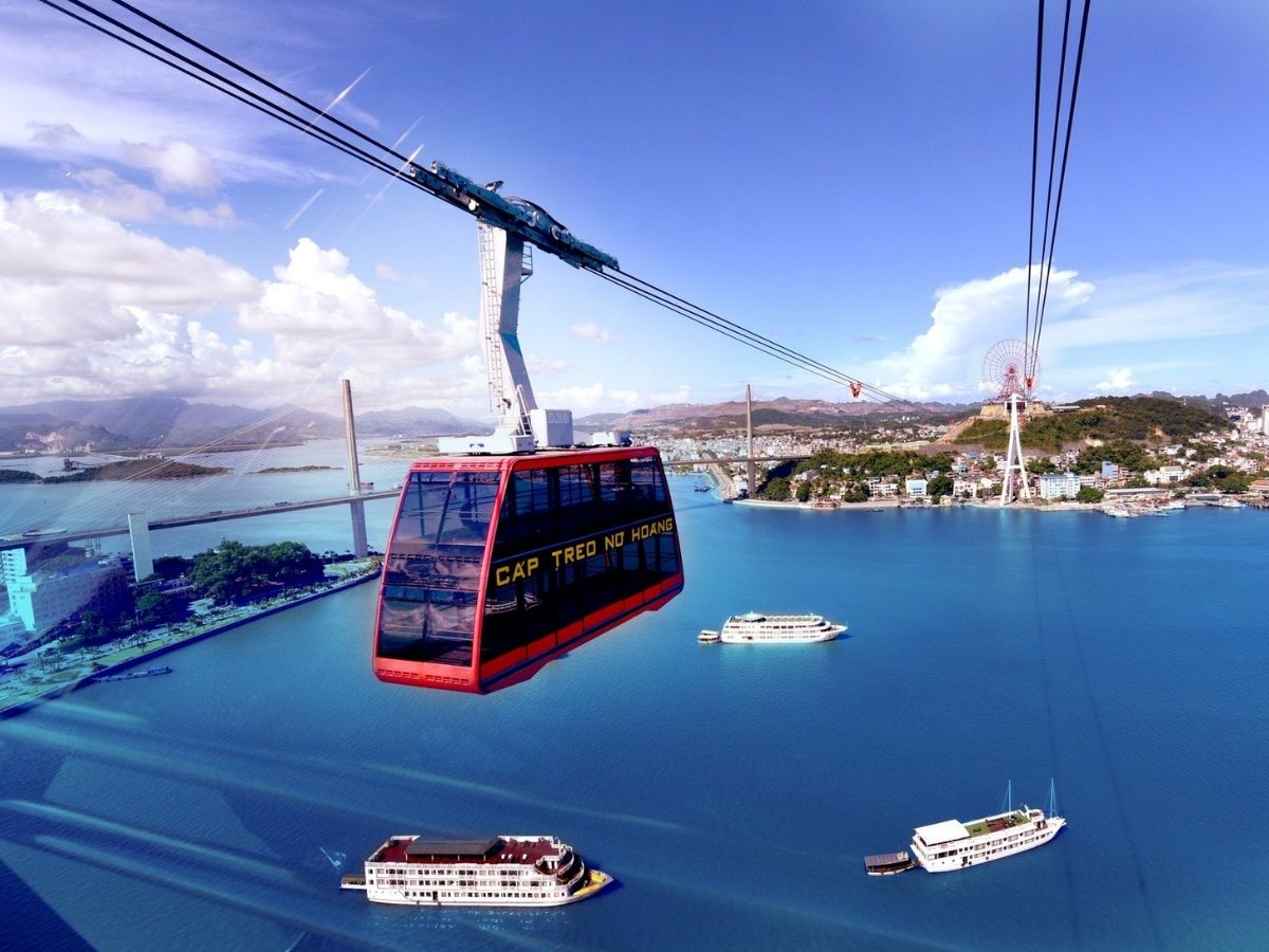 Sun World Ha Long với tuyến cáp treo Nữ Hoàng loại cáp treo chỉ cách khu nghỉ dưỡng khoảng 5 đến 10 km.