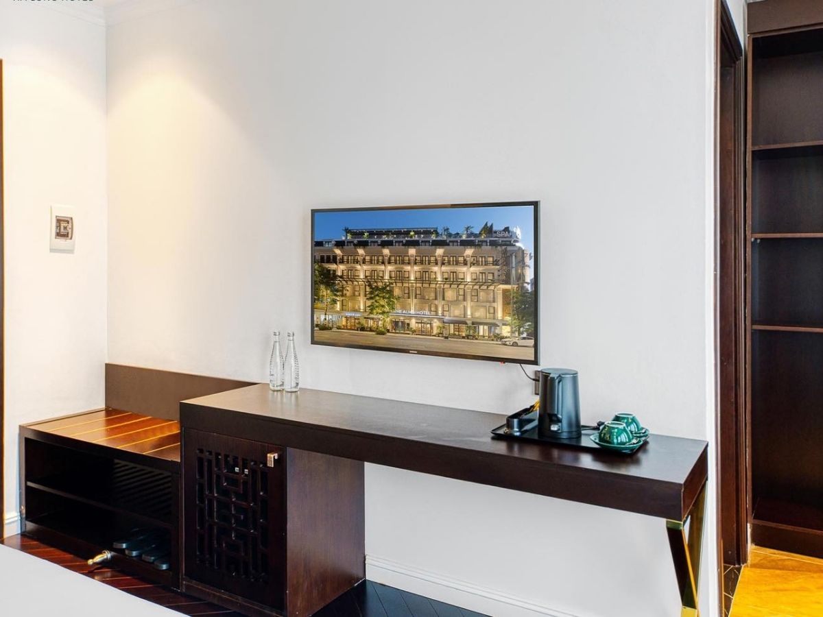 Nằm tại trung tâm thành phố Hạ Long, Almin Hotel đem tới cho du khách trải nghiệm lưu trú chất lượng cao.