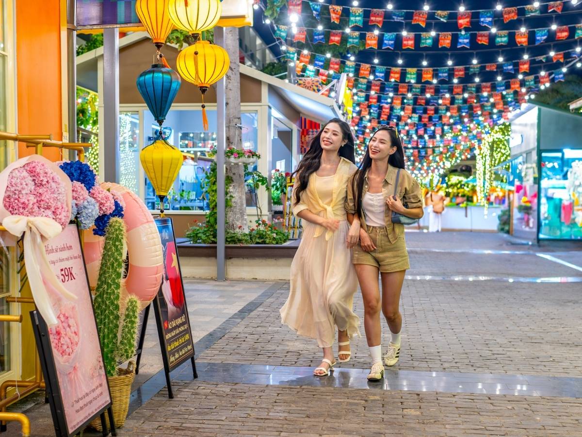 One of the standout experiences for Indian tourists in Quang Ninh is exploring VUI-Fest Ha Long at Bai Chay.