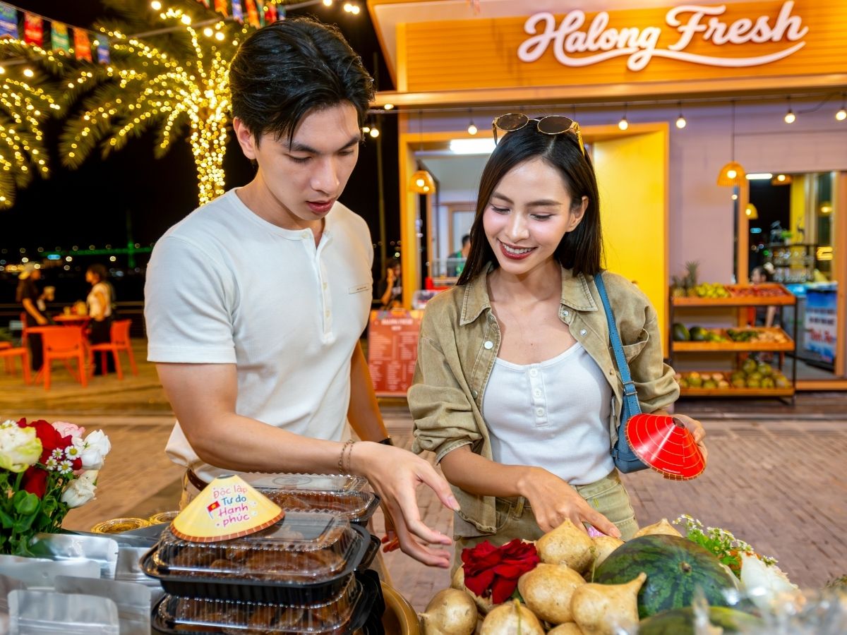 Spend the evening visiting VUI-Fest Ha Long and enjoying local cuisine.