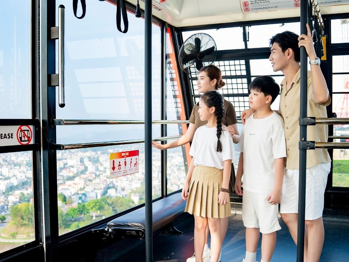 Quang Ninh tourism is attractive thanks to the combination of beautiful coastal landscapes, the world-famous Ha Long Bay, and a modern tourism ecosystem.