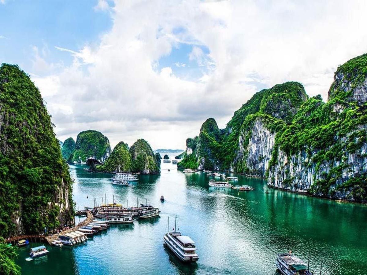 Hải sản tươi sống và dịch vụ du lịch tại làng chài Ba Hang