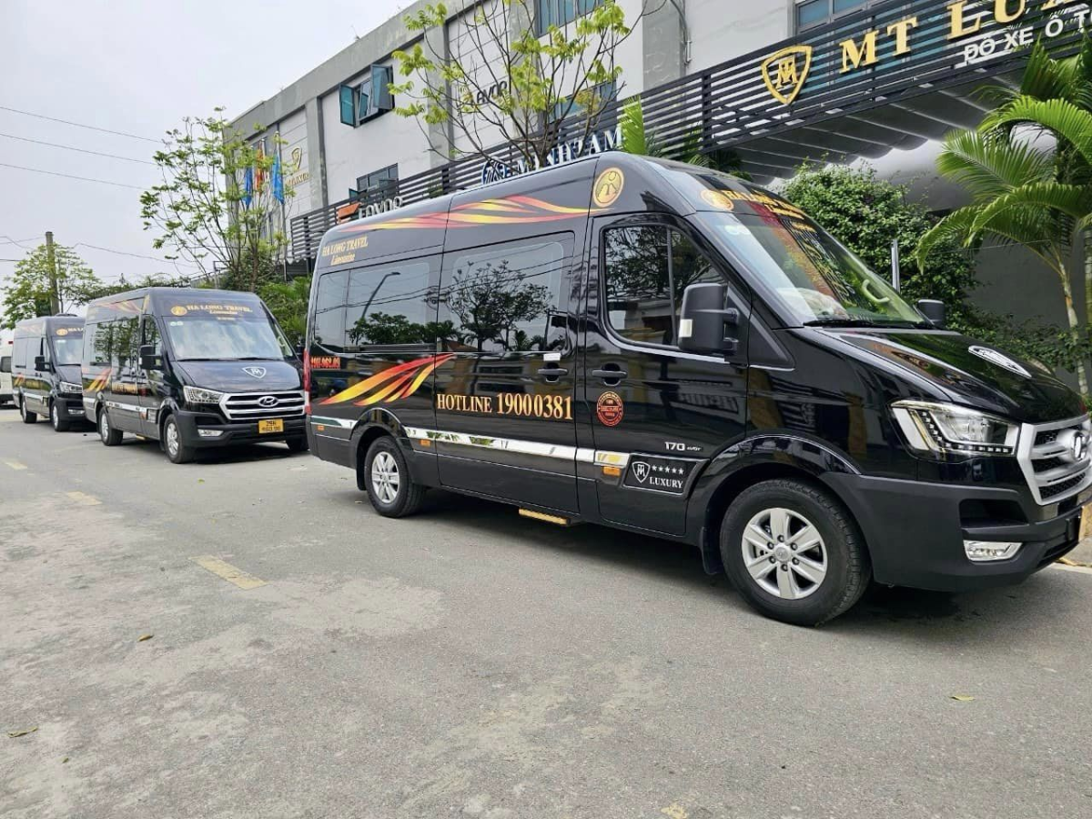 Xe limousine là phương tiện di chuyển thoải mái từ Hà Nội đến Quan Lạn.