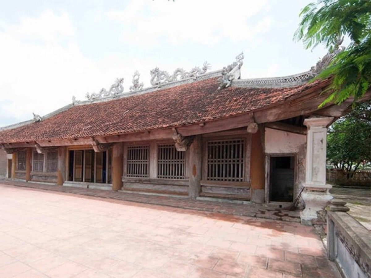 Ngày thứ hai phù hợp đón bình minh và khám phá đình Quan Lạn cùng rừng trâm.