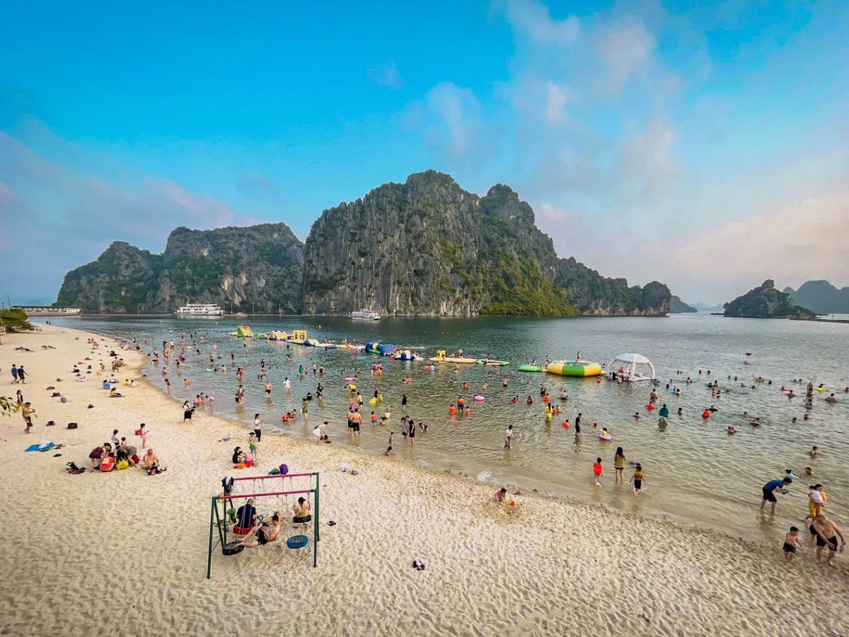 Du khách nên xem thời tiết để chủ động lịch trình khám phá du lịch Cẩm Phả - Quảng Ninh.