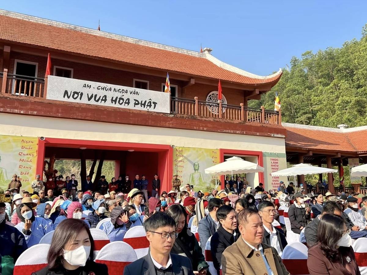 Lễ hội xuân Ngọa Vân, diễn ra từ mùng 9 tháng Giêng xuyên suốt ba tháng đầu xuân.