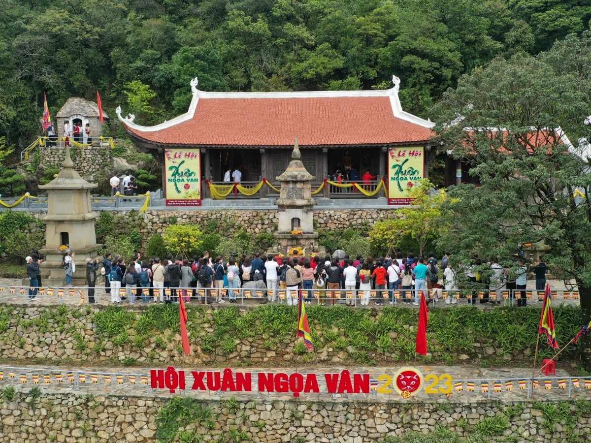 Chùa am Ngọa Vân là di tích quốc gia đặc biệt, nên khách tham quan cần tuân thủ các quy định về bảo vệ không gian linh thiêng.