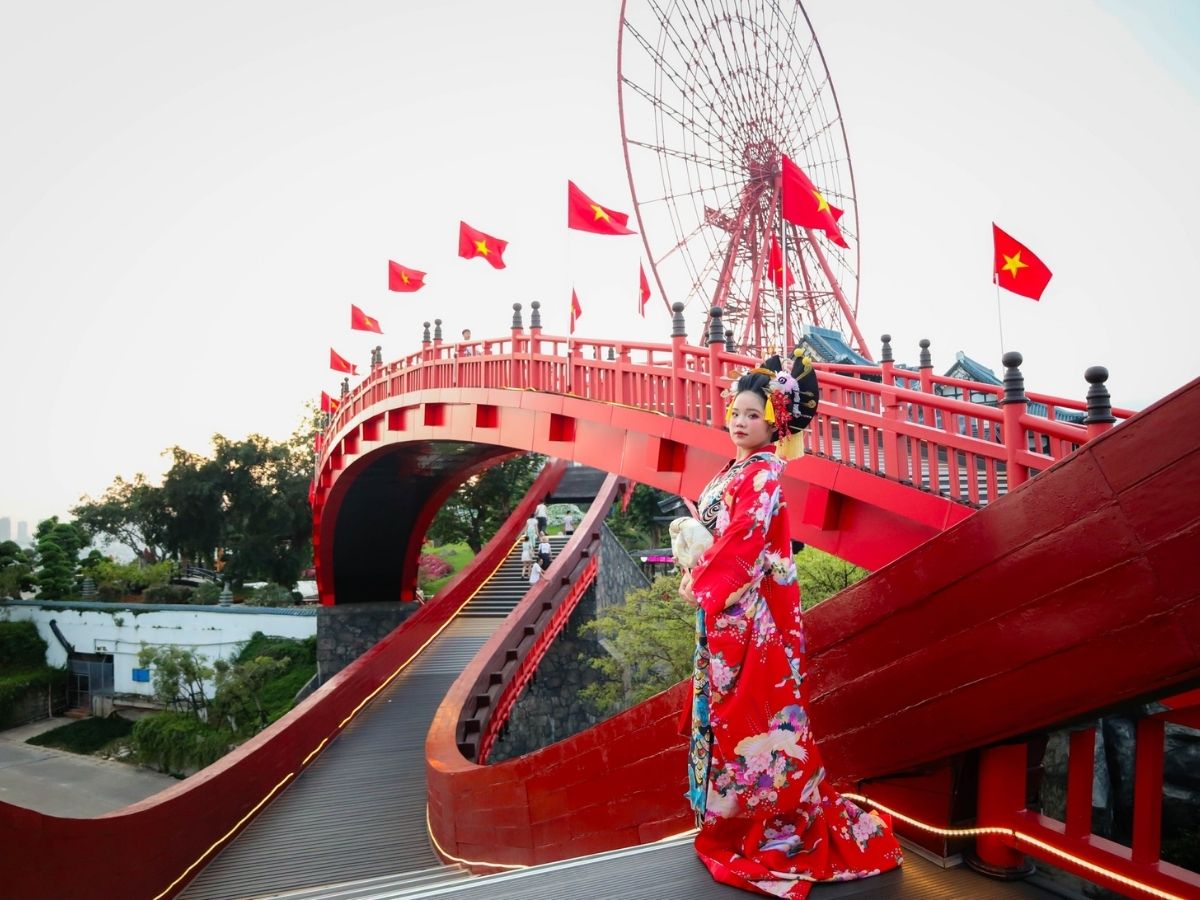 Du khách có thể mở rộng hành trình về hướng Hạ Long để trải nghiệm các hoạt động vui chơi, giải trí tại Sun World Ha Long.