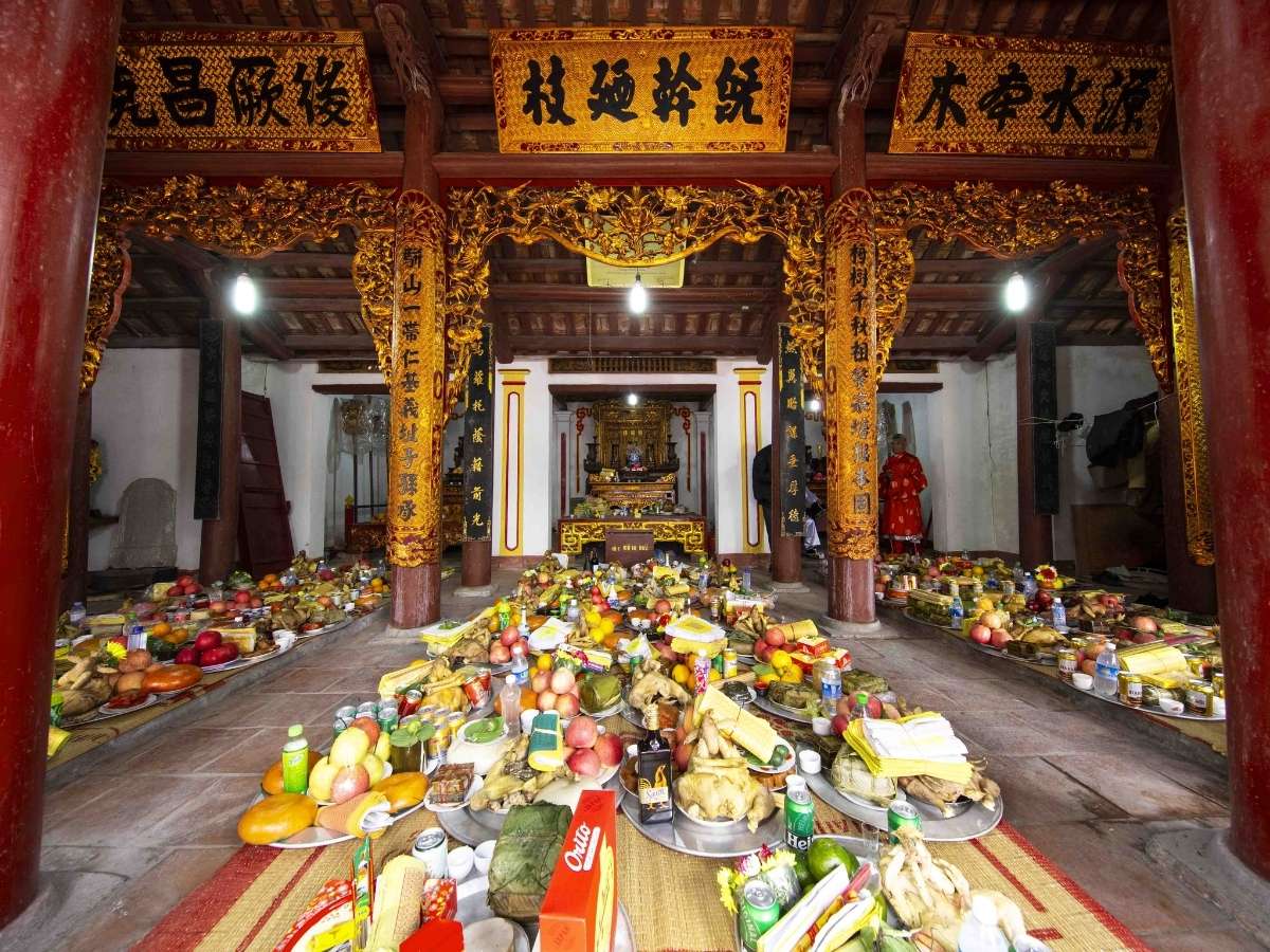 Di sản của Đảo Hà Nam được thể hiện rõ nét qua các bia đá, sắc phong, chỉ dụ cổ từ nhiều triều đại như Lê, Mạc, Lê Trung Hưng, Tây Sơn và Nguyễn.