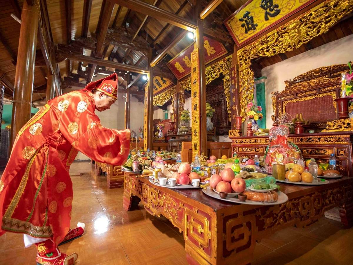 Kiến trúc nhà thờ họ tại đây hòa quyện phong cách truyền thống Bắc Bộ với những nét riêng vùng ven biển.