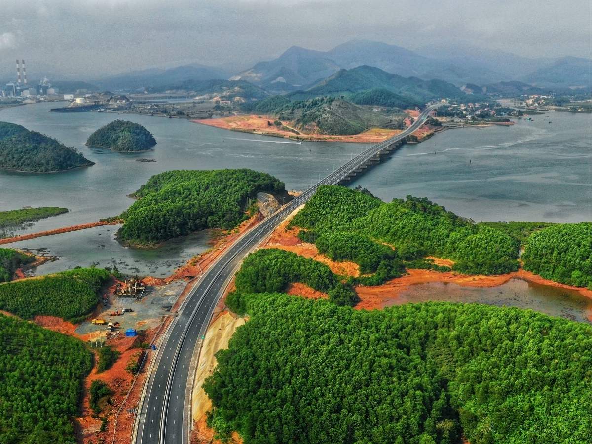 Từ Hạ Long đi Vân Đồn