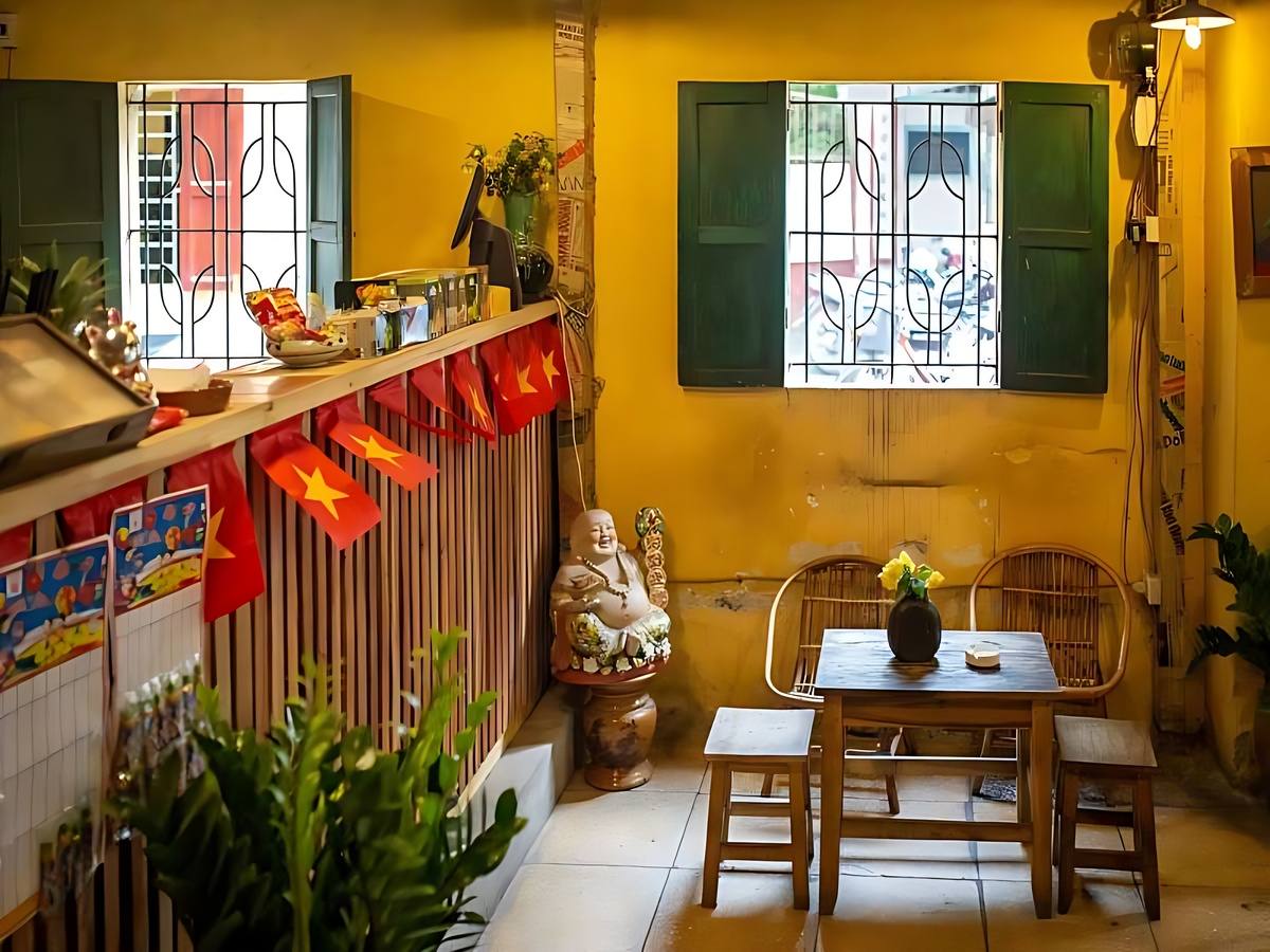 Không gian vintage yên tĩnh tại Nostalgia Coffee Hạ Long