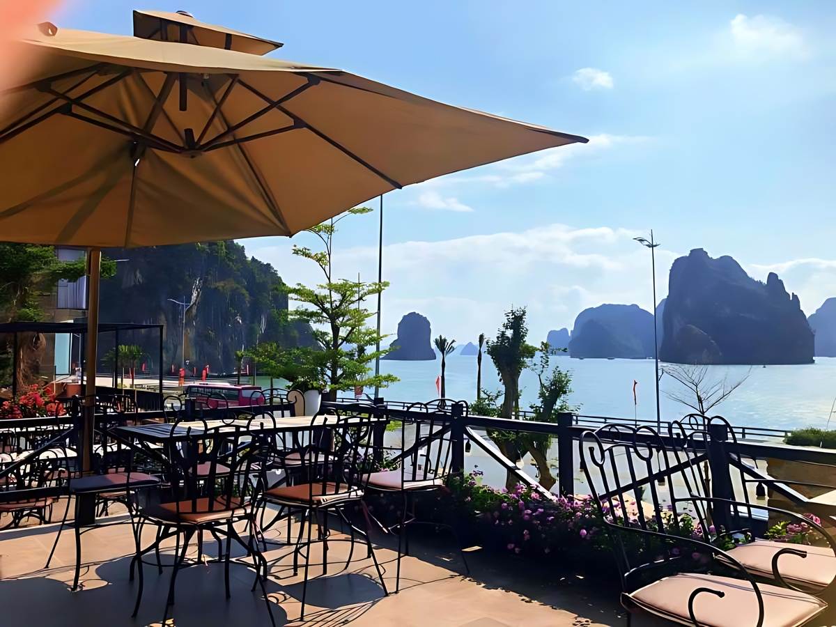 Không gian hoài cổ tại Old Town Cafe Hạ Long